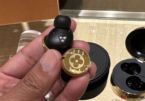 lv connected horizon earphones|louis vuitton light up earphones.